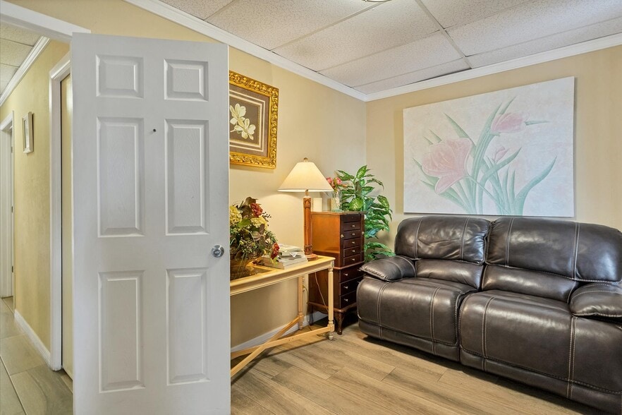 More Photos Of 3937-3957 Broadway Ave, Fort Myers Storefront Retail Residential For Sale