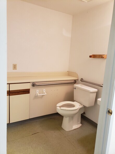 More Photos Of 424 Investors Pl, Virginia Beach Research And Development For Lease