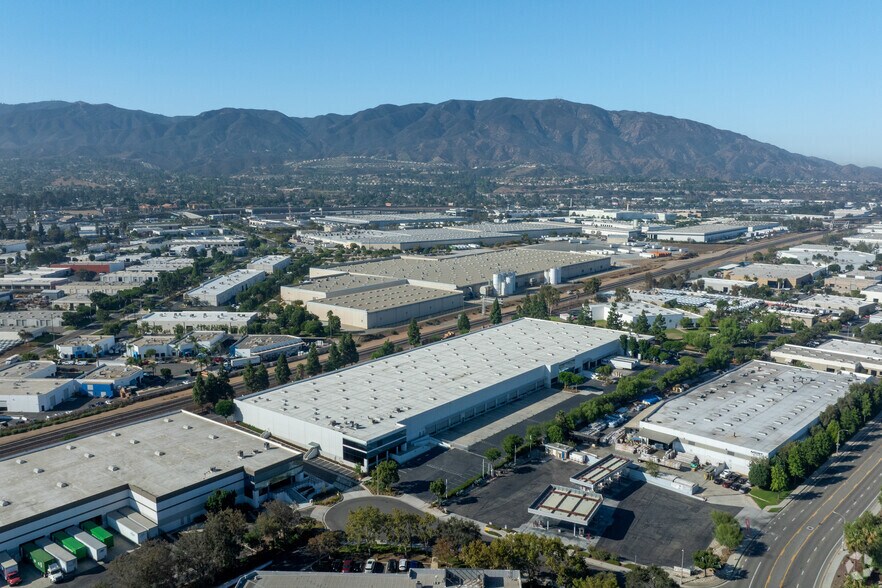 More Photos Of 250 Airport Cir, Corona Distribution For Lease