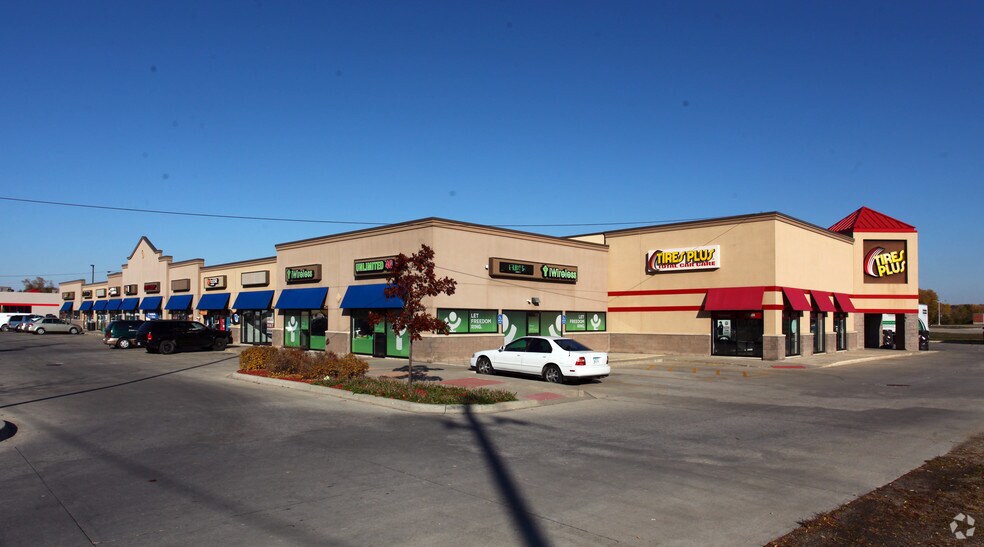 Primary Photo Of 3701 E 14th St, Des Moines Unknown For Lease