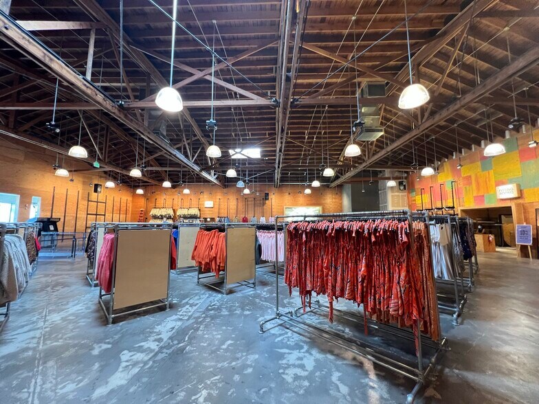 More Photos Of 14600-14612 Ventura Blvd, Sherman Oaks Storefront For Lease