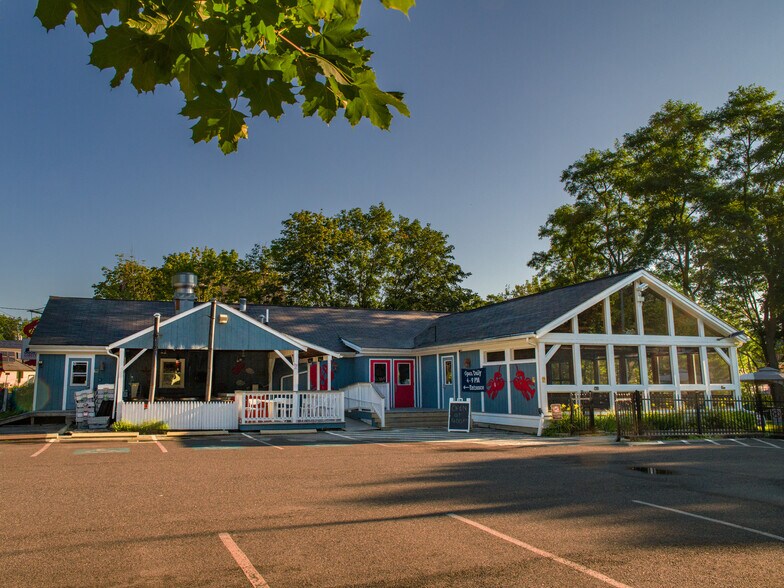 More Photos Of 8 South St, Ellsworth General Retail For Sale