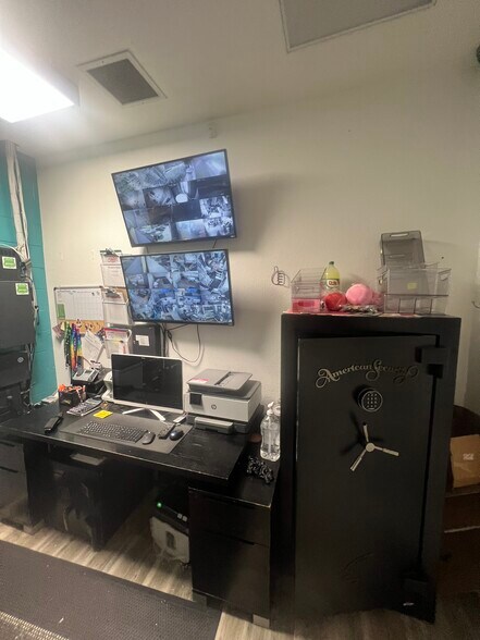 More Photos Of 1395 S Sheridan Blvd, Lakewood Freestanding For Lease