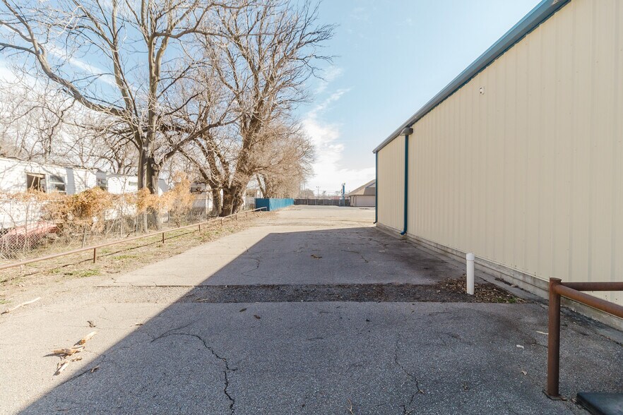 More Photos Of 3101 S Broadway St, Wichita Freestanding For Sale