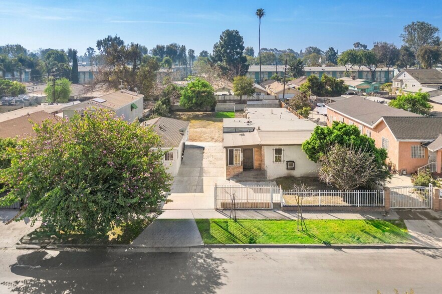 More Photos Of 2106 E 113th St, Los Angeles Multifamily For Sale