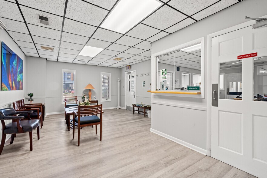 More Photos Of 7510 N Forest Dr, North Charleston Office For Sale