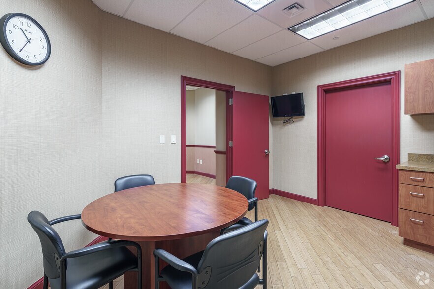 More Photos Of 850 NW Federal Hwy, Stuart Office For Lease