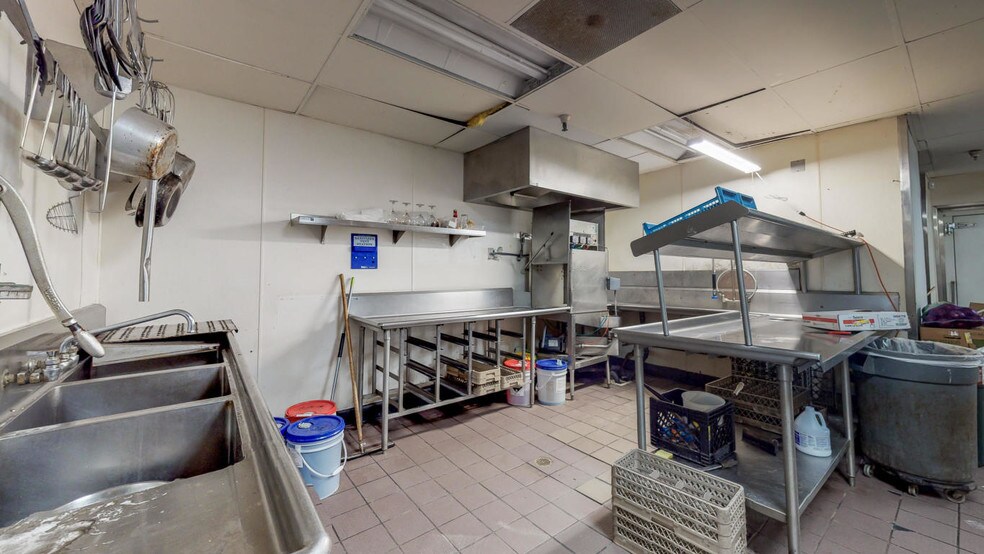 More Photos Of 1875 Riverwalk Dr, Fortuna Restaurant For Sale