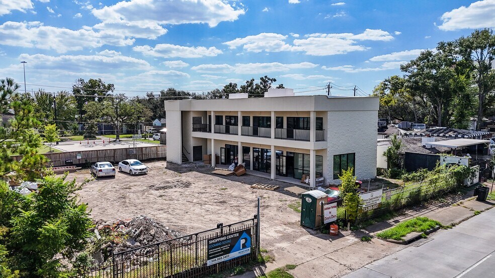 More Photos Of 2235 Richmond Ave, Houston Storefront For Lease