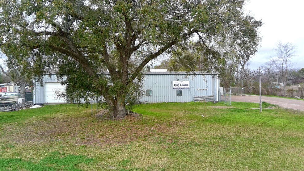 More Photos Of 226 Brand Ln, Stafford Warehouse For Lease