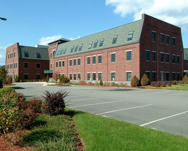 More Photos Of 8 Commerce Dr, Bedford Office For Lease