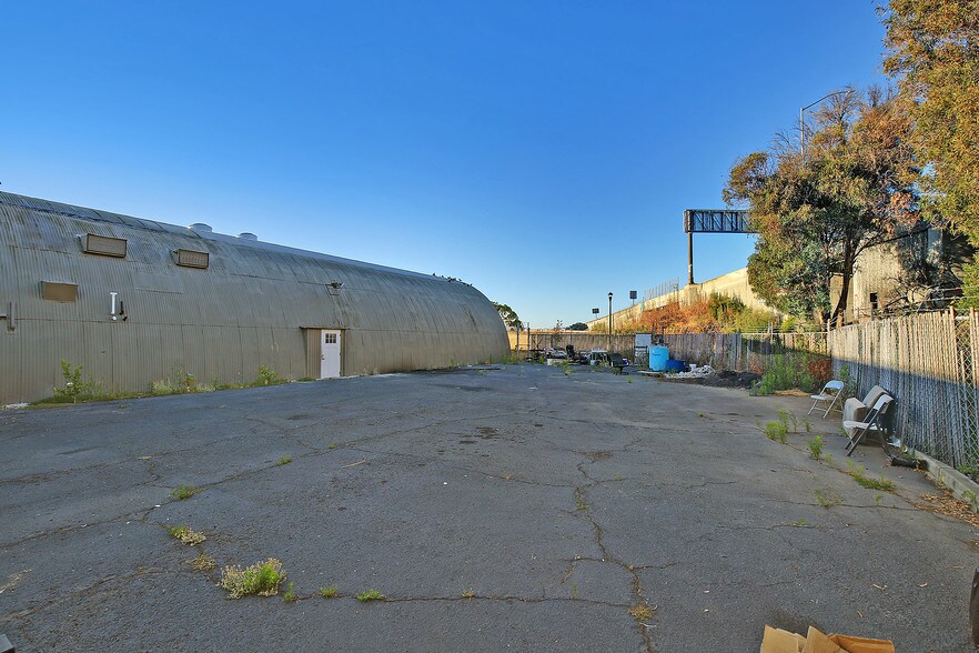 More Photos Of 4800 Bissell Ave, Richmond Manufacturing For Lease
