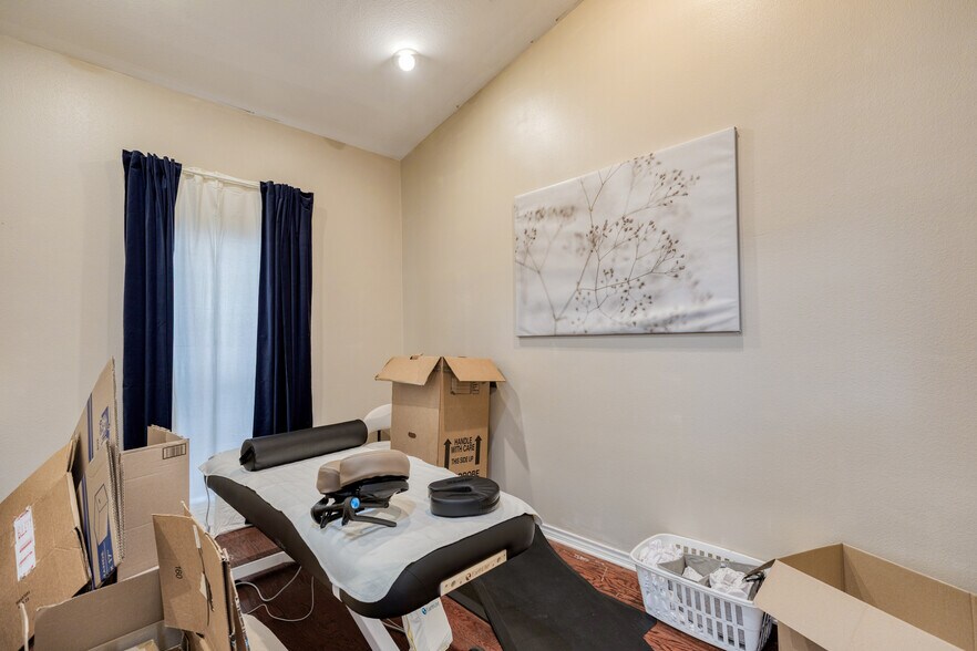 More Photos Of 12335 Hymeadow Dr, Austin Office For Sale