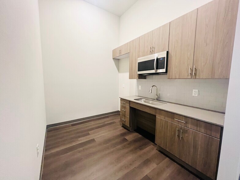 More Photos Of 525 Shiloh Rd, Plano Medical For Lease