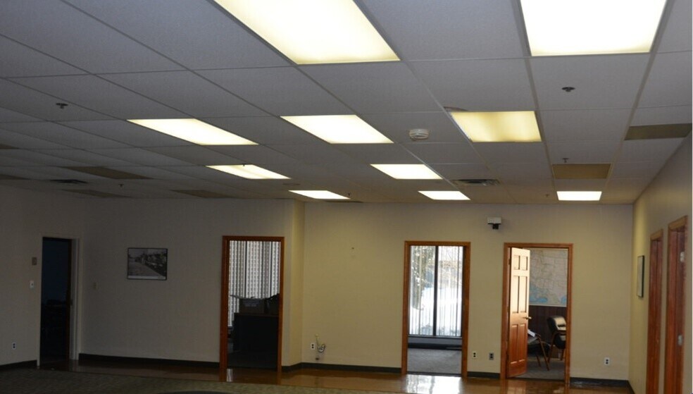 More Photos Of 40 Rabro Dr, Hauppauge Warehouse For Lease