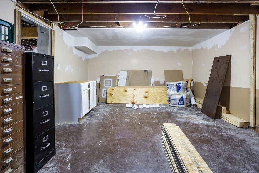 More Photos Of 502 W Main St, Danville Office For Sale