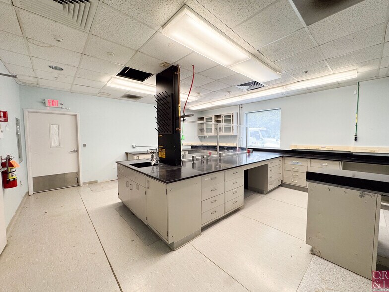 More Photos Of 35 NE Industrial Rd, Branford Research And Development For Lease