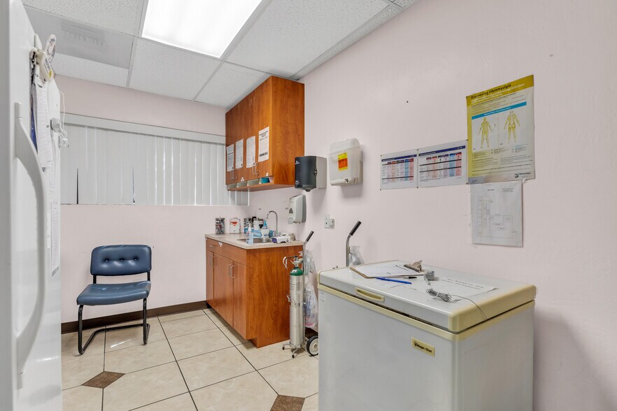 More Photos Of 515 Michigan Blvd, West Sacramento Medical For Sale