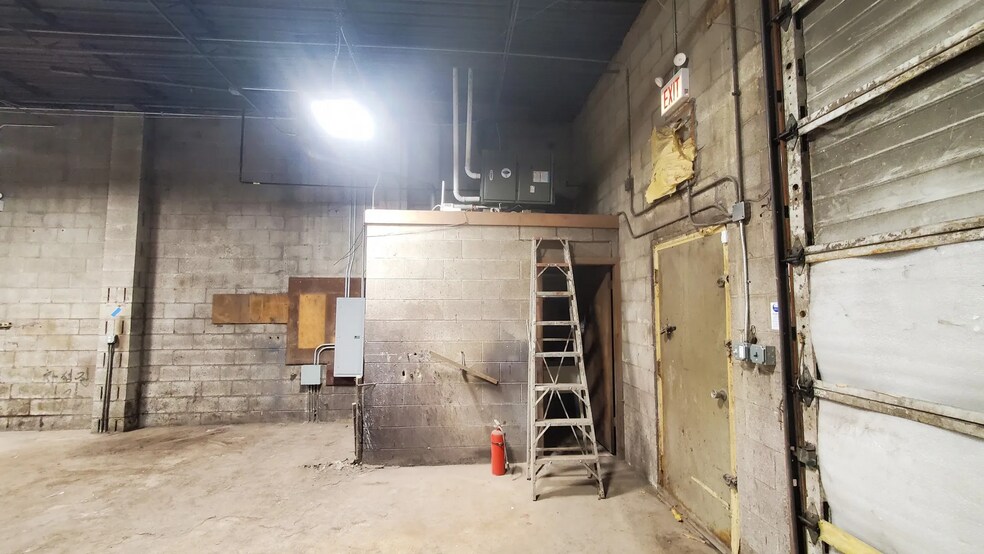 More Photos Of 4251 N Western Ave, Chicago General Retail For Lease