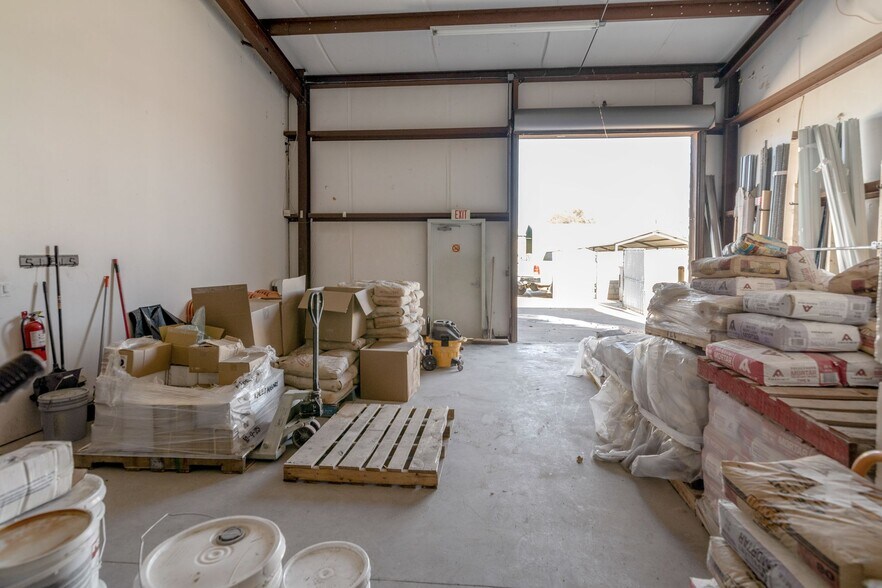 More Photos Of 2317 Michigan Ct, Arlington Flex For Lease