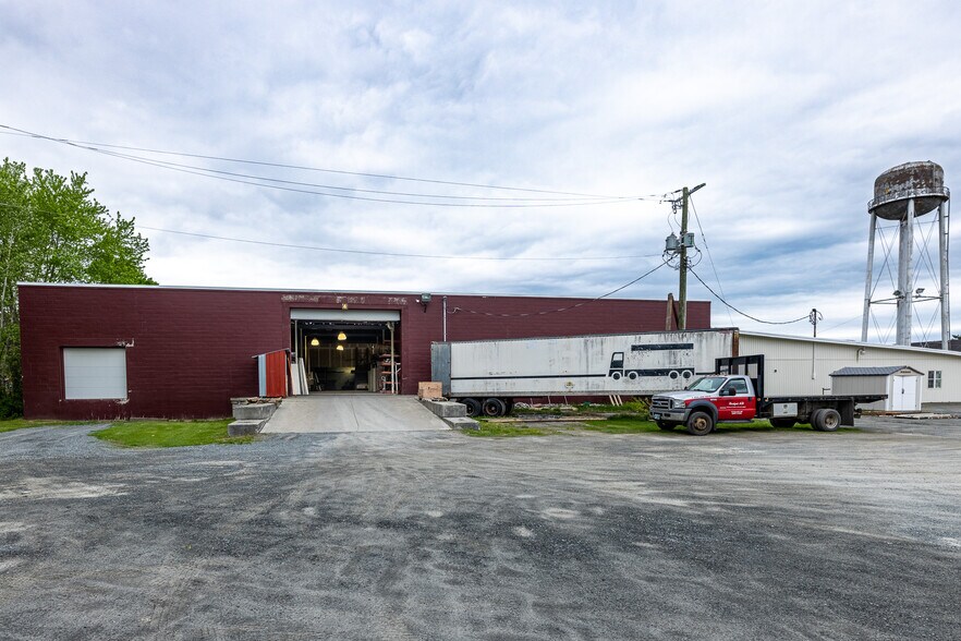 More Photos Of 1139-1143 Clark Pond Rd, North Haverhill Manufacturing For Sale