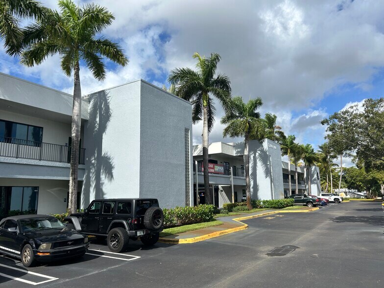 More Photos Of 2939-2999 N Powerline Rd, Pompano Beach Light Distribution For Lease