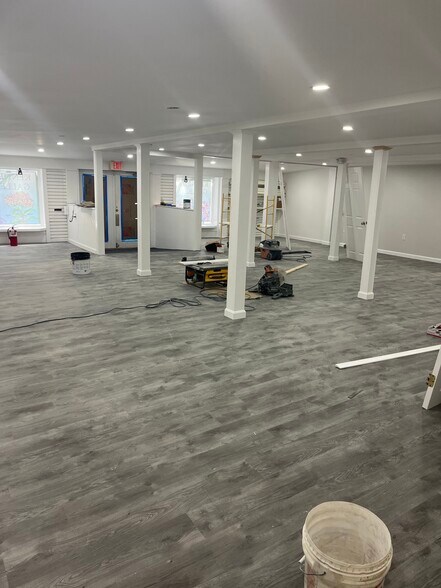 More Photos Of 547 Main St, Hyannis Storefront For Lease