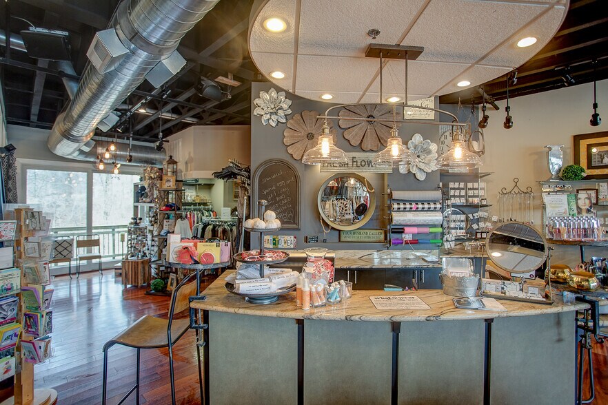 More Photos Of 921 S Arbor Vitae, Edwardsville Freestanding For Sale