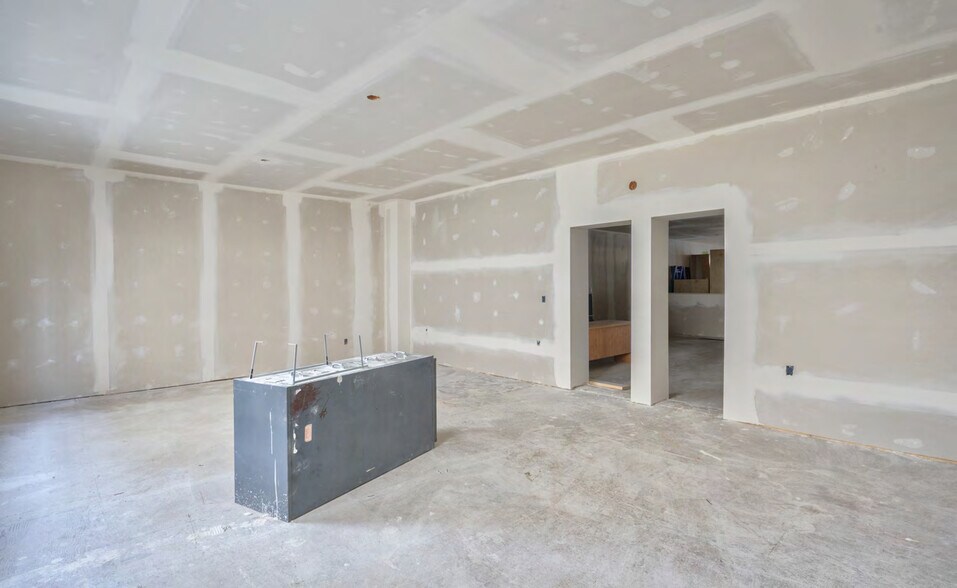 More Photos Of 33719 Essendene Ave, Abbotsford Storefront For Sale