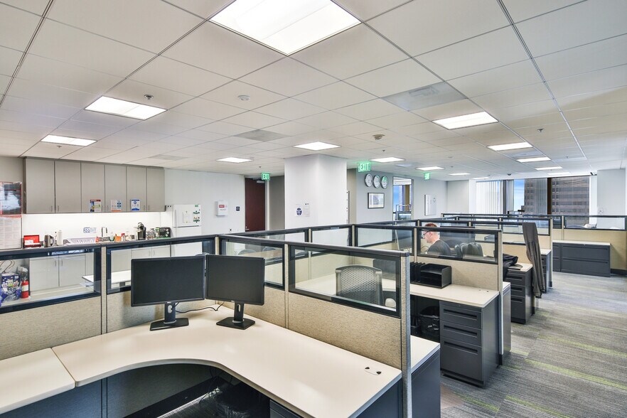 More Photos Of 707 Wilshire Blvd, Los Angeles Office For Lease