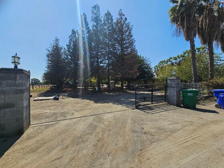 More Photos Of 14398 Avenue 88, Pixley Multifamily For Sale