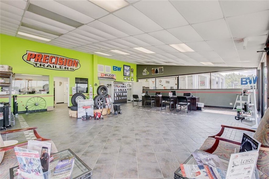 More Photos Of 3218 N Main St, Cleburne Auto Dealership For Lease