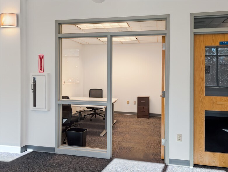 More Photos Of 41 Hutchins Dr, Portland Coworking Space