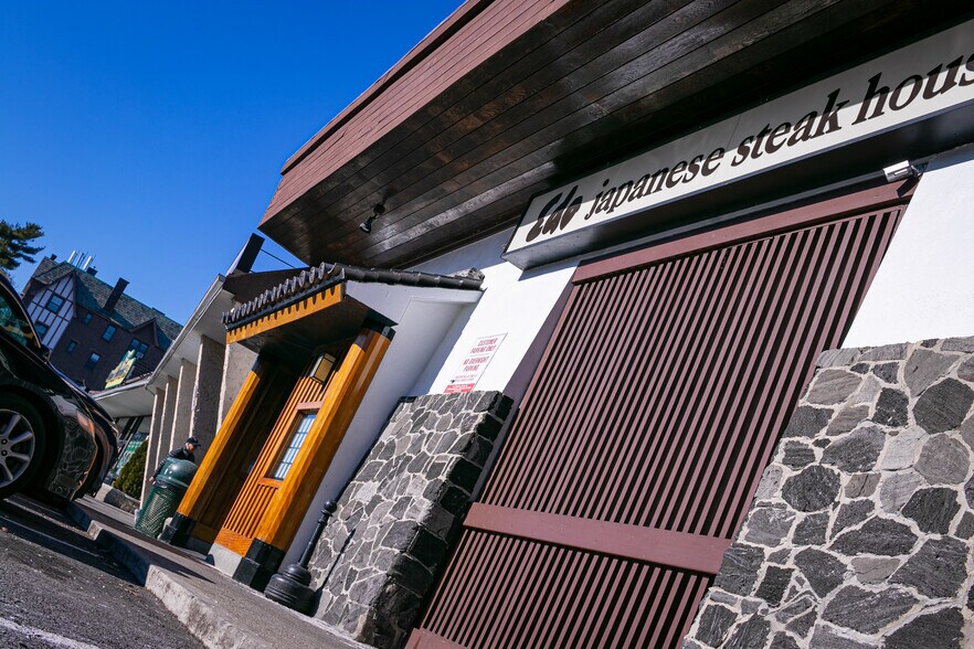 More Photos Of 4785 Boston Post Rd, Pelham Unknown For Lease