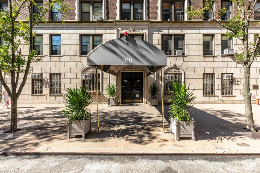 More Photos Of 302-318 E 79th St, New York Apartments For Sale