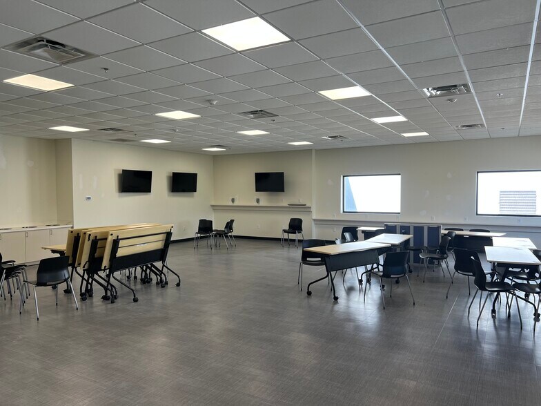 More Photos Of 87 Mill St, Liberty Manufacturing For Sale