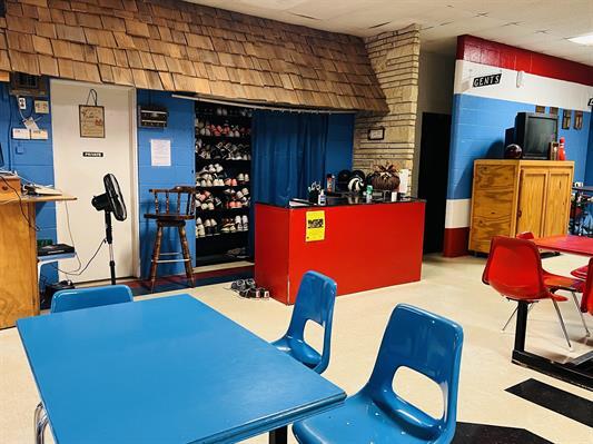 More Photos Of 131 S Thorp St, Marion Sports And Entertainment For Sale