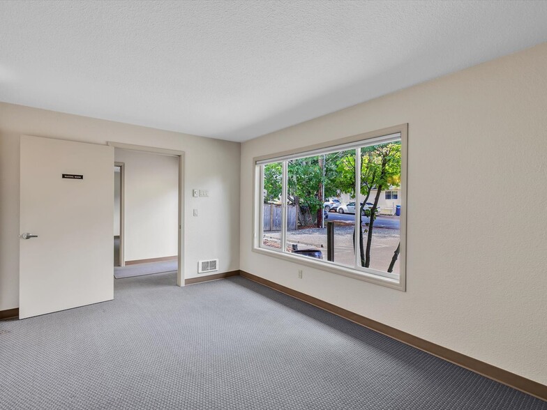 More Photos Of 7522 221st Pl SW, Edmonds Office For Sale