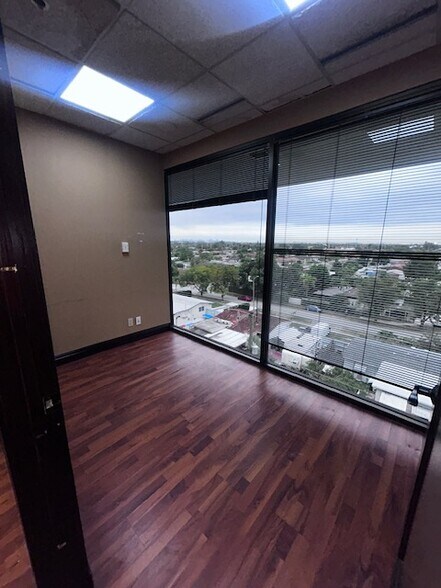 More Photos Of 900 W 49th St, Hialeah Medical For Lease