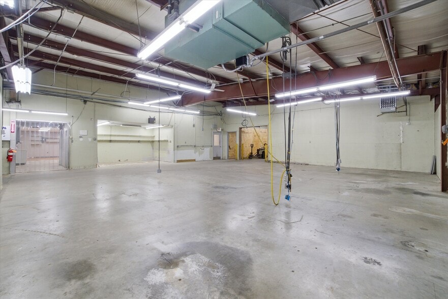 More Photos Of 95 Runnells Bridge Rd, Hollis Manufacturing For Sale
