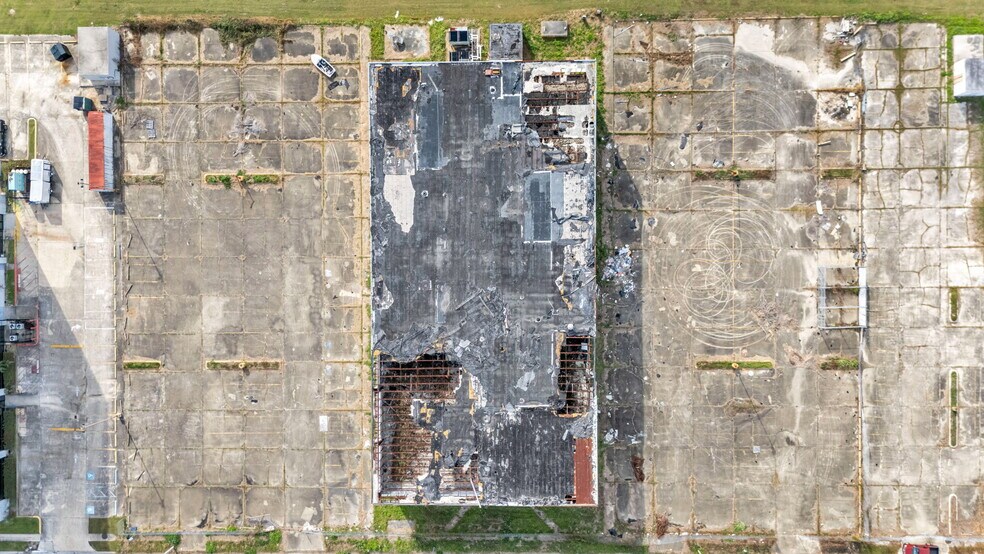 More Photos Of 6700 Plaza Dr, New Orleans Office For Sale