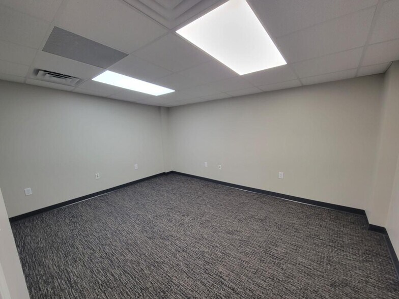 More Photos Of 2015 Wilkinson St, Panama City Freestanding For Lease