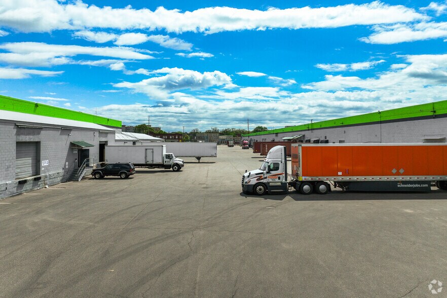 More Photos Of 429-489 Prior Ave N, Saint Paul Warehouse For Lease