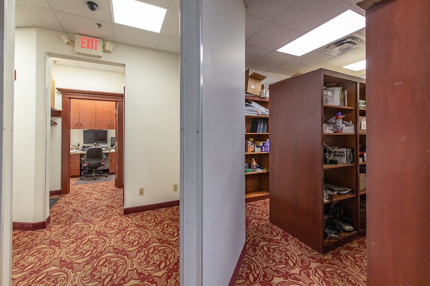 More Photos Of 700 E Main St, Anoka Freestanding For Lease