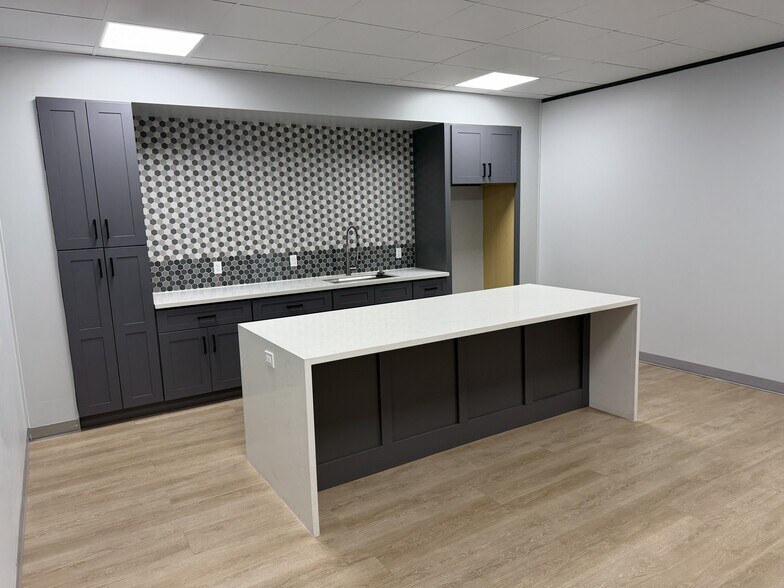 More Photos Of 800 Tully Rd, Houston Office For Sale