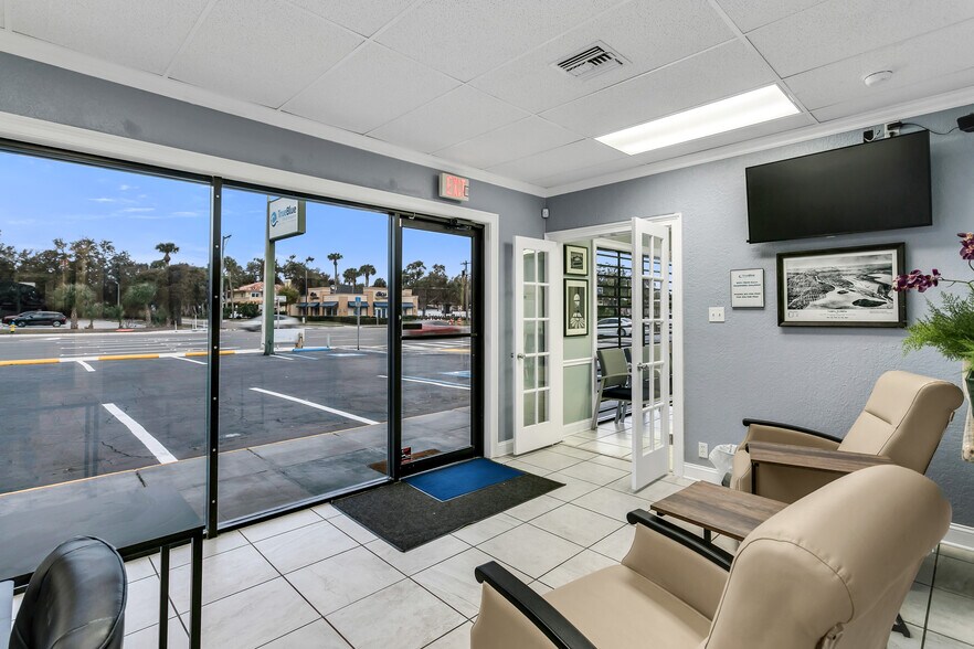 More Photos Of 4257 W Kennedy Blvd, Tampa Storefront For Lease