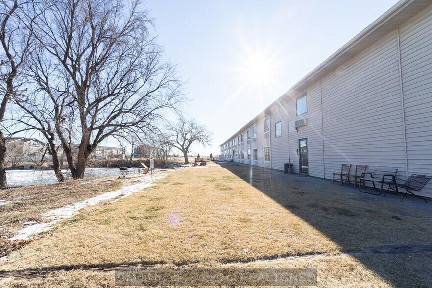 More Photos Of 3205 S Locust St, Grand Island Hotel For Sale