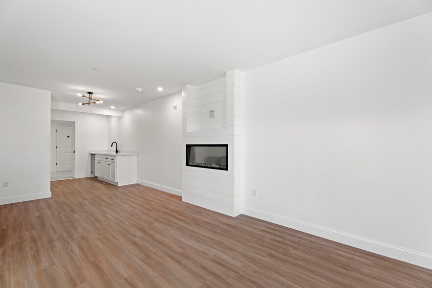 More Photos Of 44 Williams Ave, Mystic General Retail For Sale