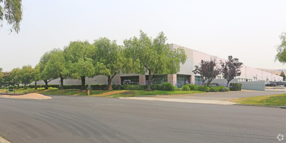 More Photos Of 30830-30880 San Clemente St, Hayward Warehouse For Lease