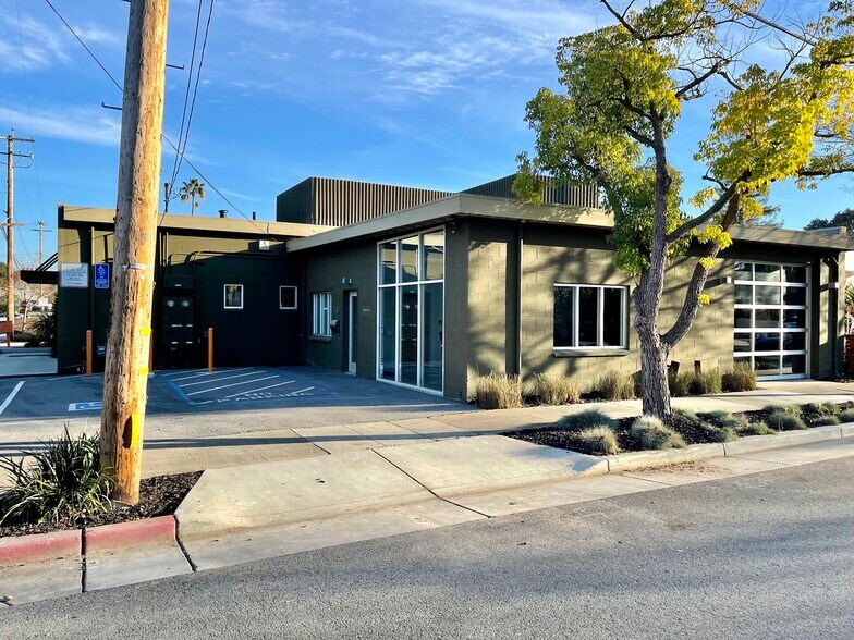 Primary Photo Of 2904 Ash St, Palo Alto Research And Development For Lease